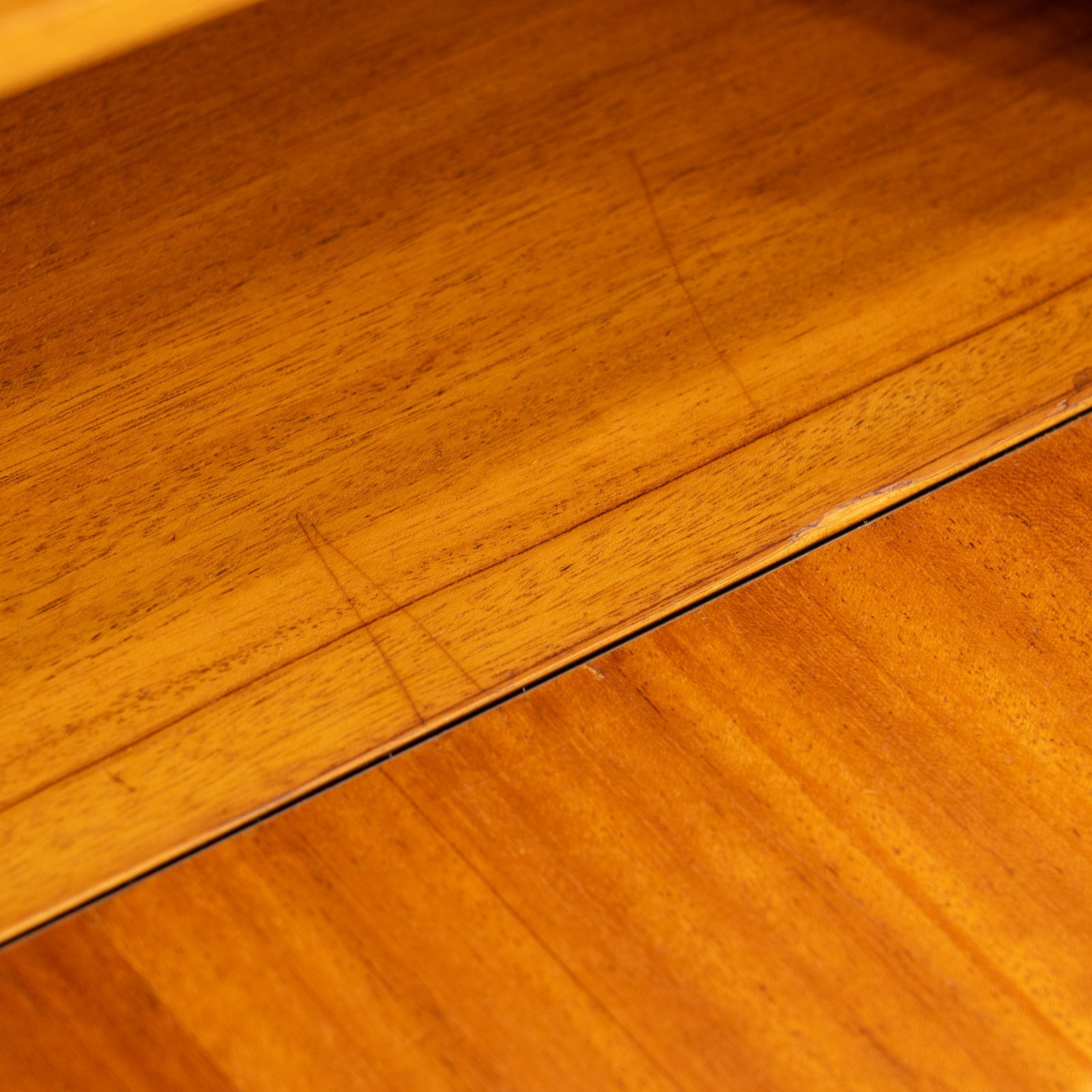 シンプルで温かみのあるデザインが素敵 ライティングビューロー[m