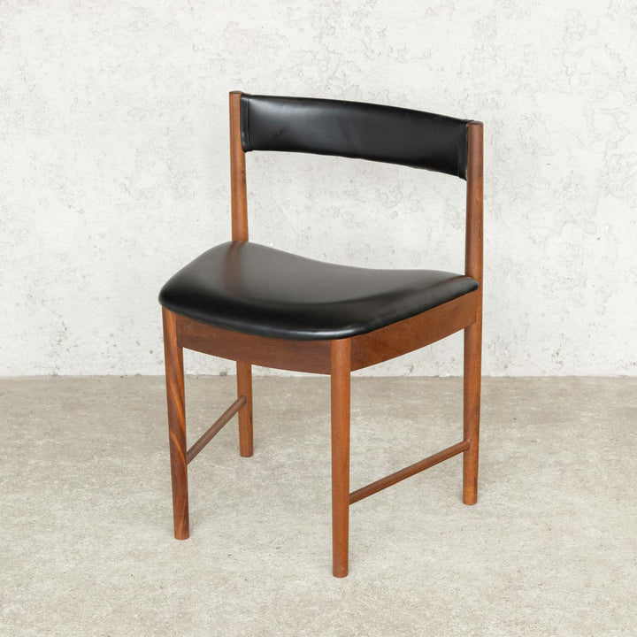 英国【A.H.MCINTOSH マッキントッシュ】ユニークな台形のフォルムが印象的 ダイニングチェア /22L-1[m]