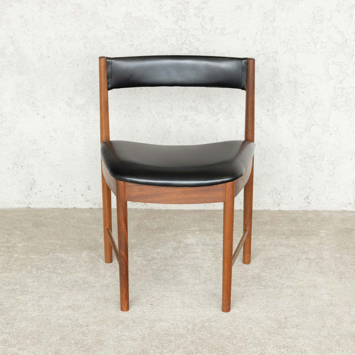 英国【A.H.MCINTOSH マッキントッシュ】ユニークな台形のフォルムが印象的 ダイニングチェア /22L-1[m]