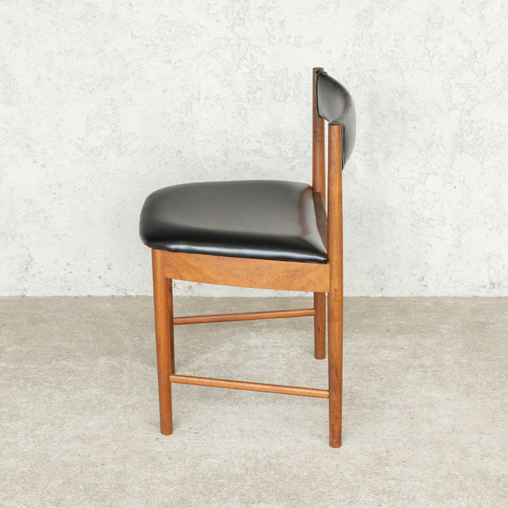 英国【A.H.MCINTOSH マッキントッシュ】ユニークな台形のフォルムが印象的 ダイニングチェア /22L-1[m]