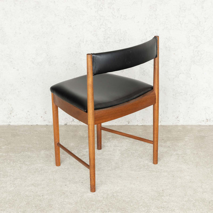 英国【A.H.MCINTOSH マッキントッシュ】ユニークな台形のフォルムが印象的 ダイニングチェア /22L-1[m]