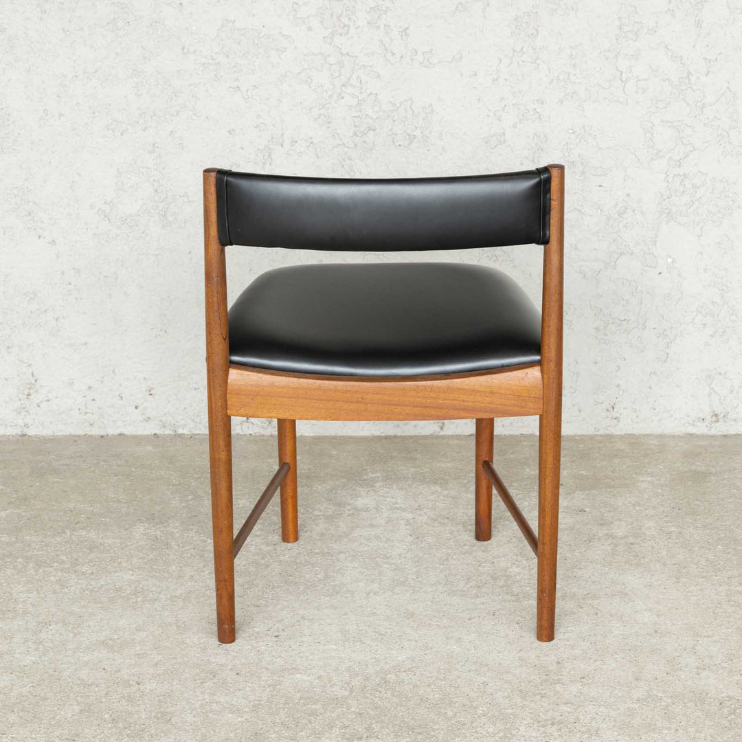 英国【A.H.MCINTOSH マッキントッシュ】ユニークな台形のフォルムが印象的 ダイニングチェア /22L-1[m]