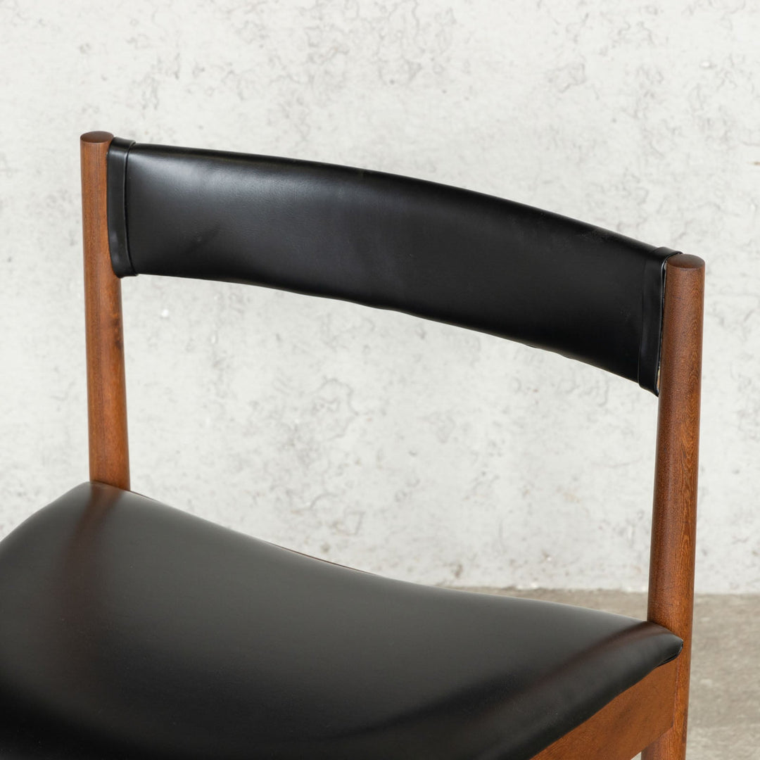 英国【A.H.MCINTOSH マッキントッシュ】ユニークな台形のフォルムが印象的 ダイニングチェア /22L-1[m]