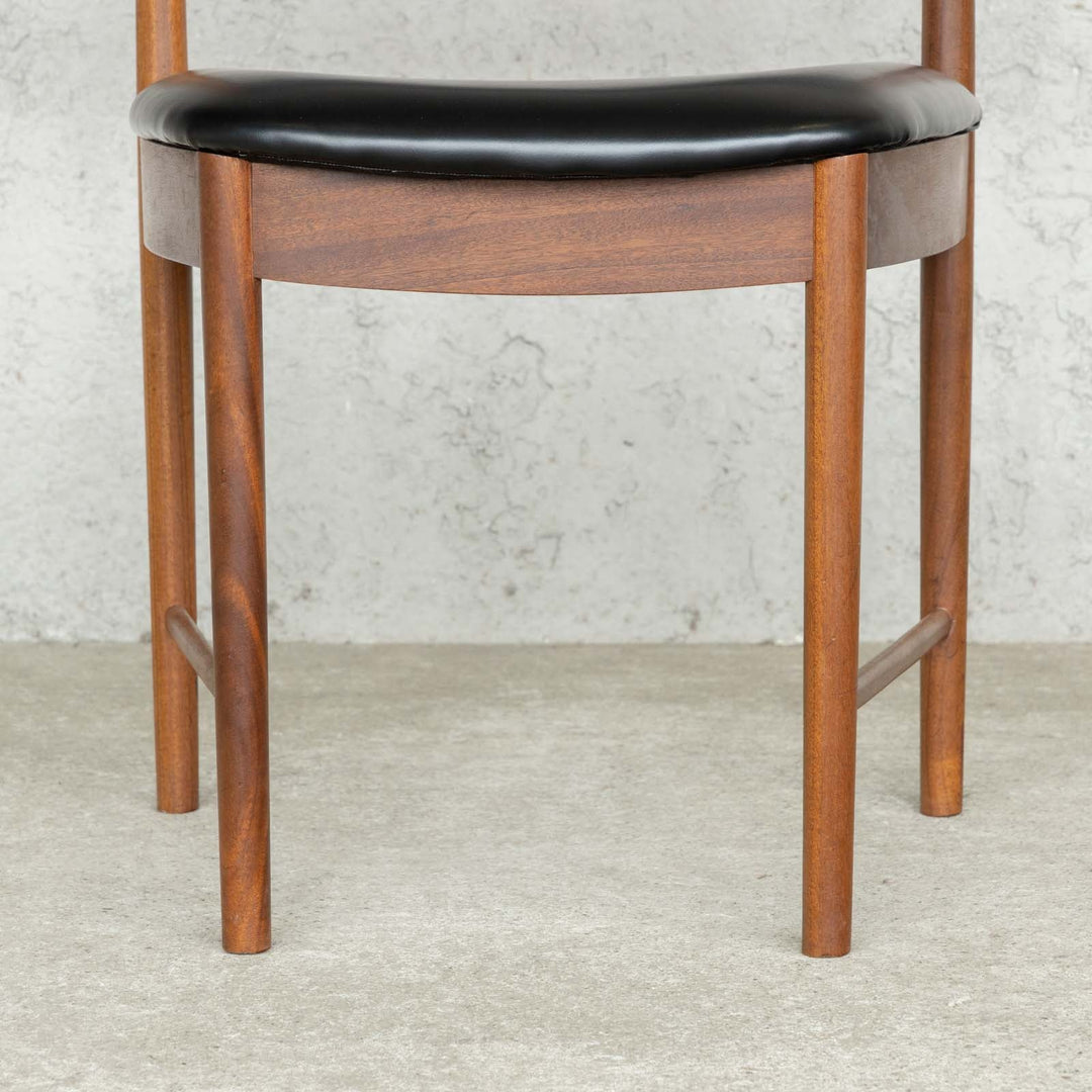 英国【A.H.MCINTOSH マッキントッシュ】ユニークな台形のフォルムが印象的 ダイニングチェア /22L-1[m]