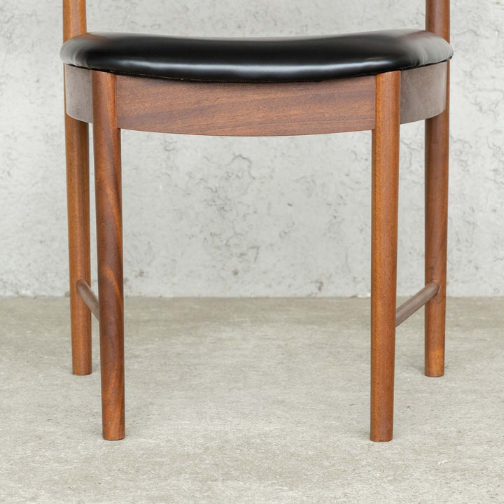 英国【A.H.MCINTOSH マッキントッシュ】ユニークな台形のフォルムが印象的 ダイニングチェア /22L-1[m]
