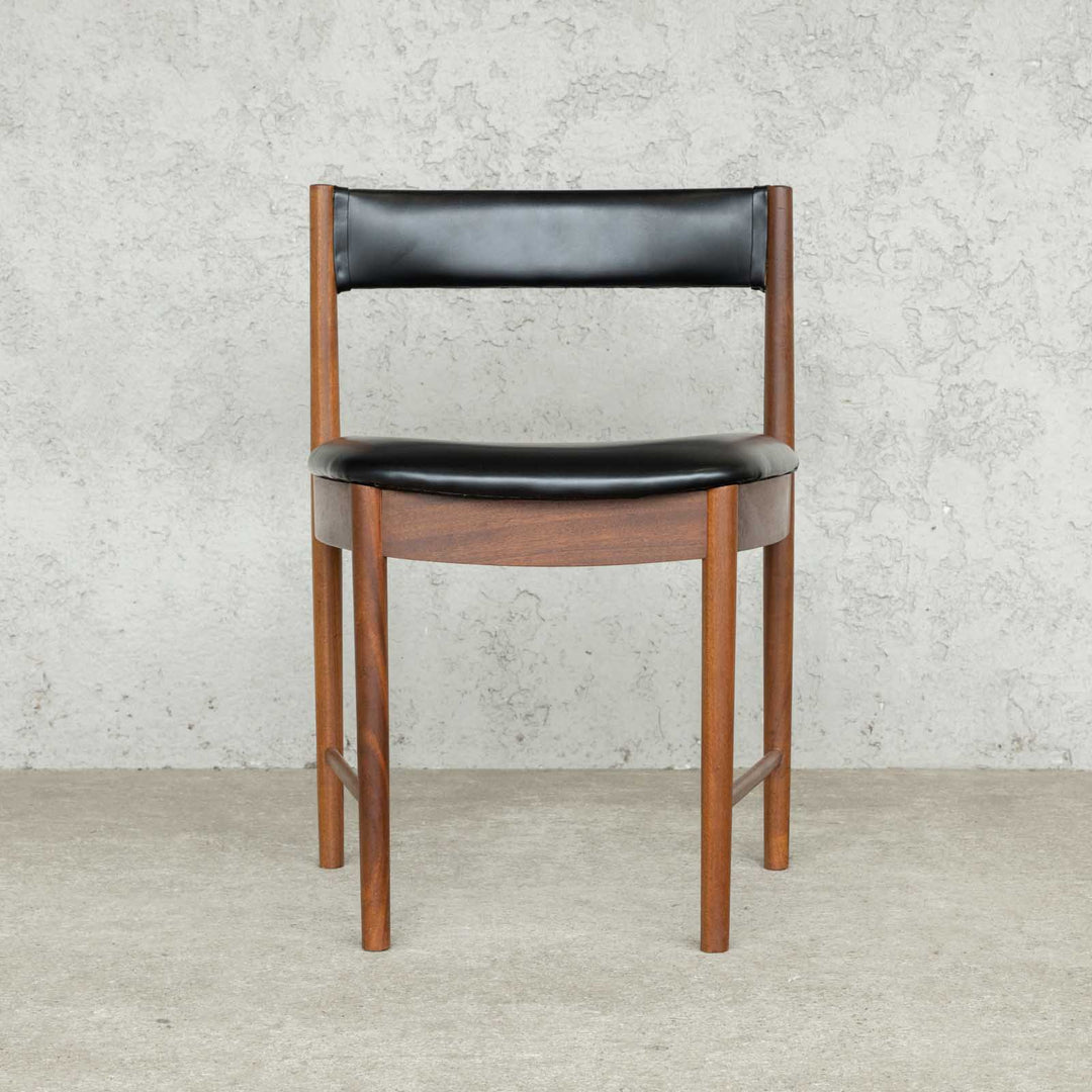 英国【A.H.MCINTOSH マッキントッシュ】ユニークな台形のフォルムが印象的 ダイニングチェア /22L-1[m]