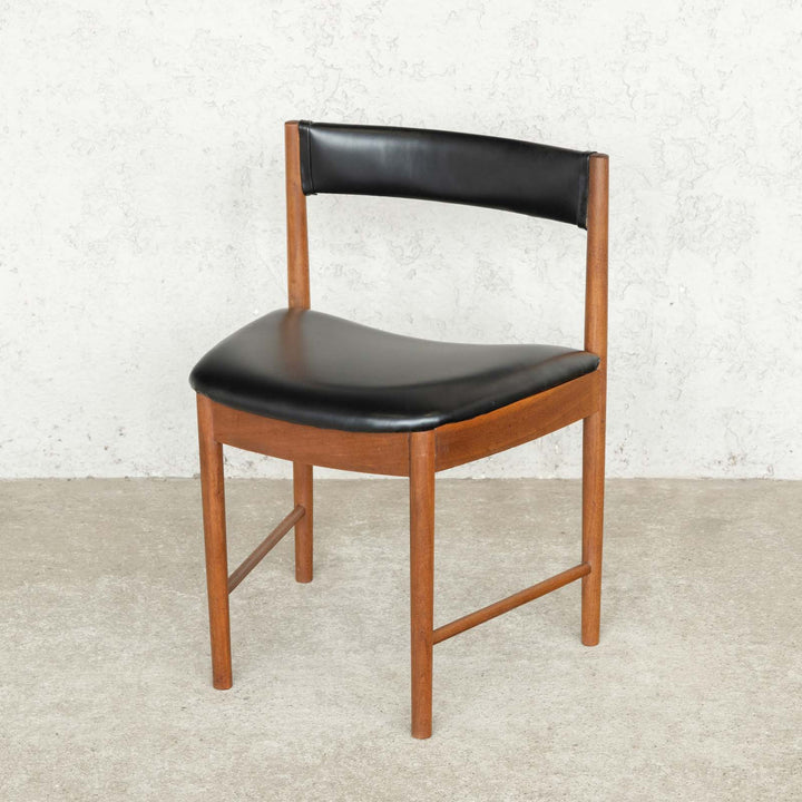 英国【A.H.MCINTOSH マッキントッシュ】ユニークな台形のフォルムが印象的 ダイニングチェア /22L-2[m]