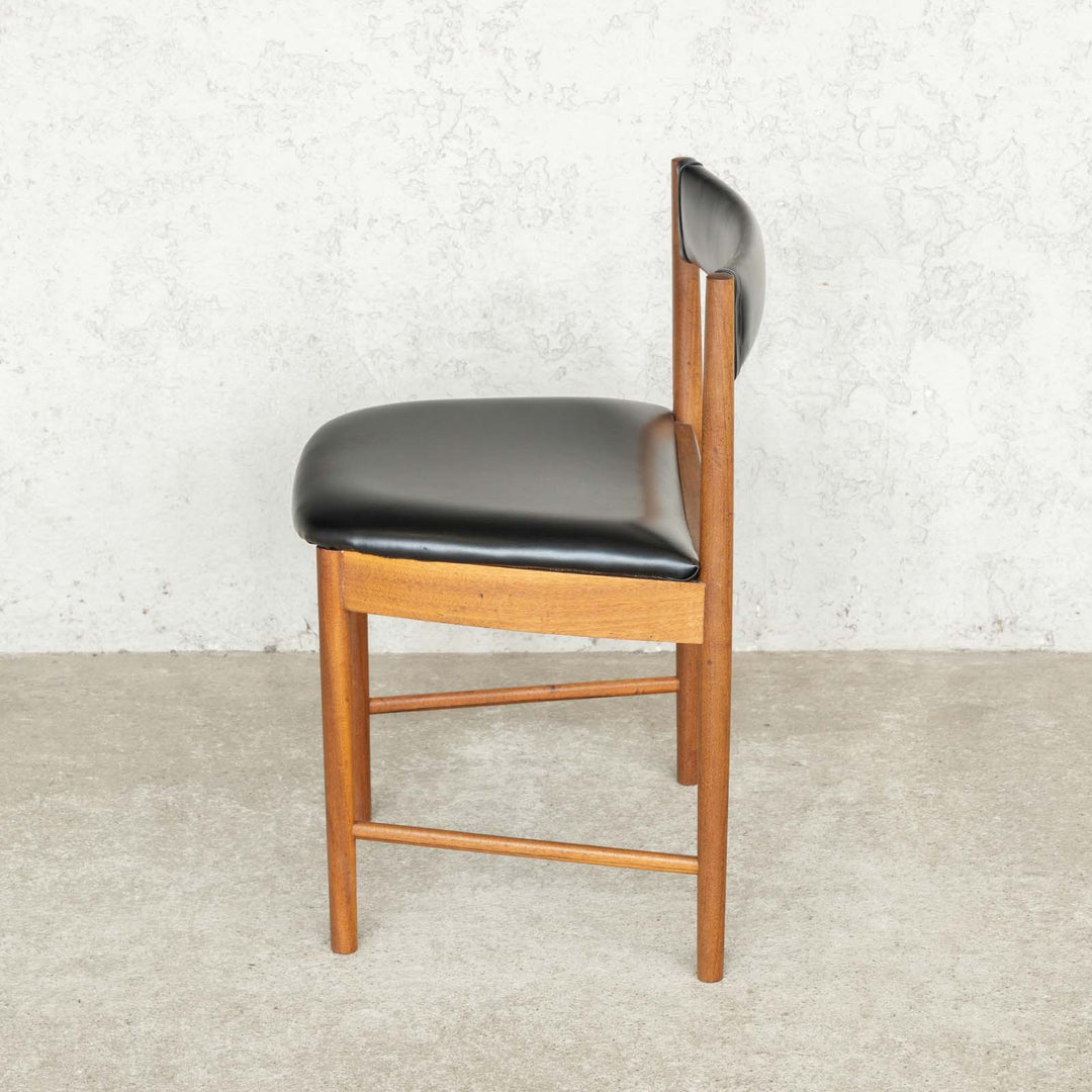 英国【A.H.MCINTOSH マッキントッシュ】ユニークな台形のフォルムが印象的 ダイニングチェア /22L-2[m]