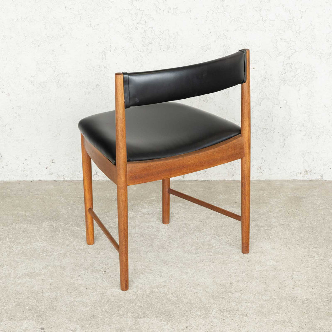 英国【A.H.MCINTOSH マッキントッシュ】ユニークな台形のフォルムが印象的 ダイニングチェア /22L-2[m]