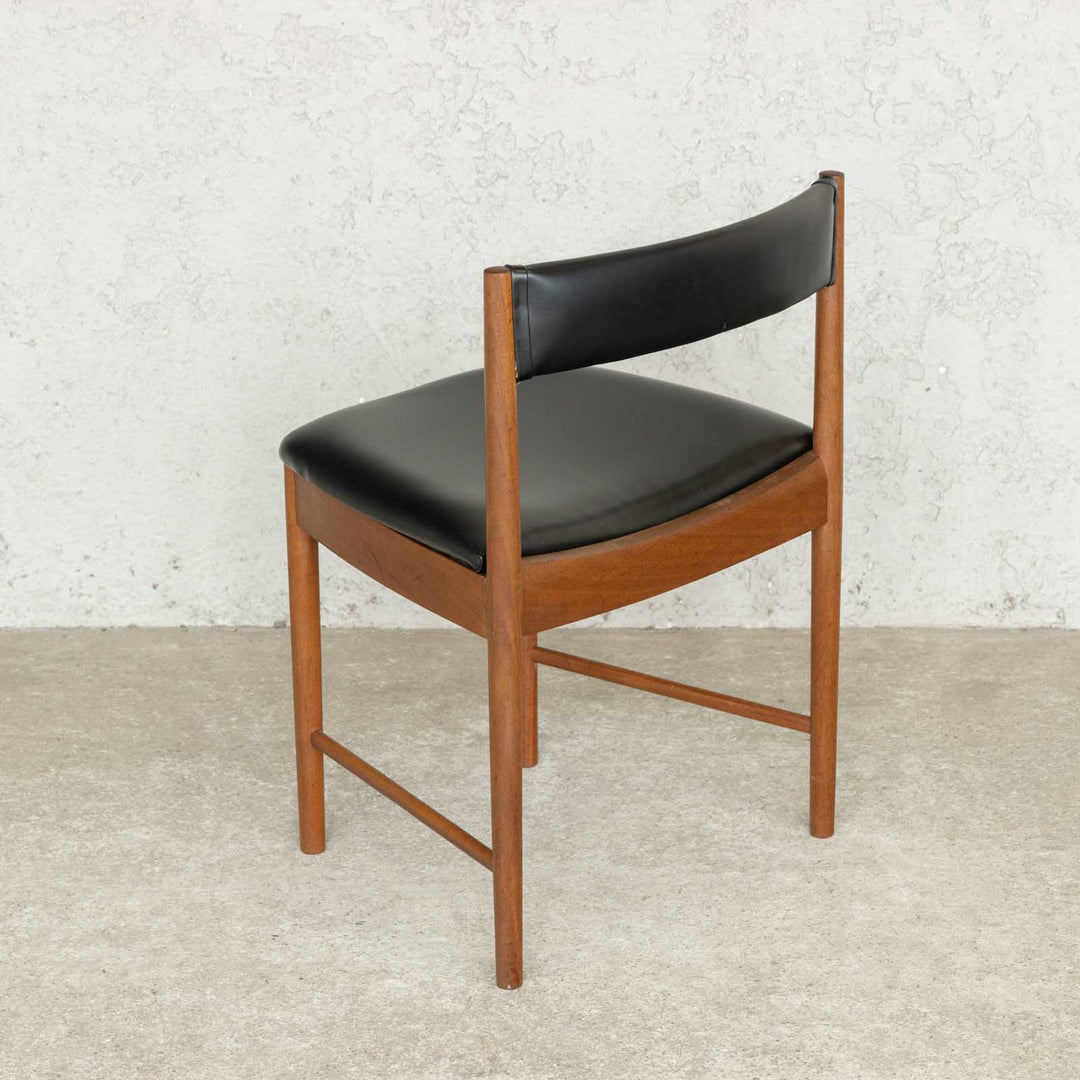 英国【A.H.MCINTOSH マッキントッシュ】ユニークな台形のフォルムが印象的 ダイニングチェア /22L-3[m]
