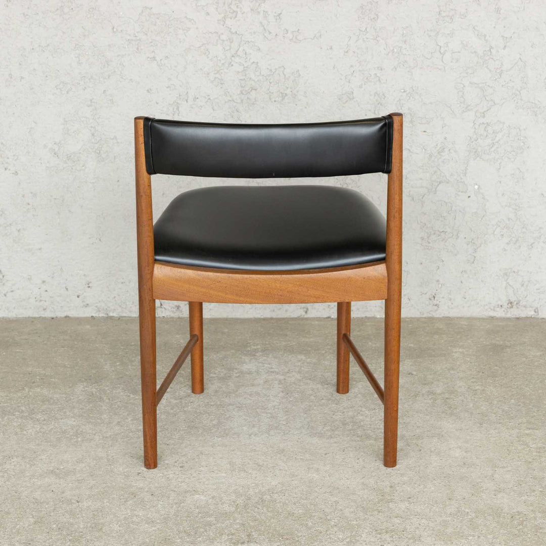 英国【A.H.MCINTOSH マッキントッシュ】ユニークな台形のフォルムが印象的 ダイニングチェア /22L-3[m]
