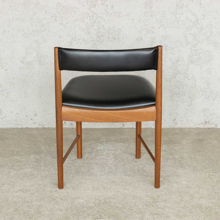 英国【A.H.MCINTOSH マッキントッシュ】ユニークな台形のフォルムが印象的 ダイニングチェア /22L-3[m]