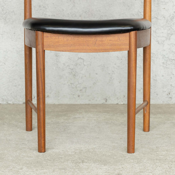 英国【A.H.MCINTOSH マッキントッシュ】ユニークな台形のフォルムが印象的 ダイニングチェア /22L-3[m]