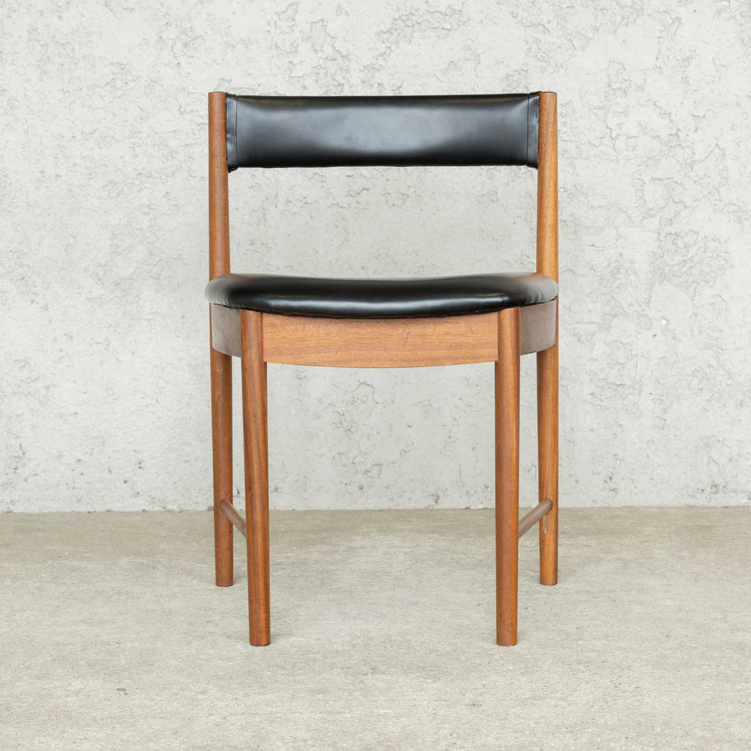 英国【A.H.MCINTOSH マッキントッシュ】ユニークな台形のフォルムが印象的 ダイニングチェア /22L-3[m]