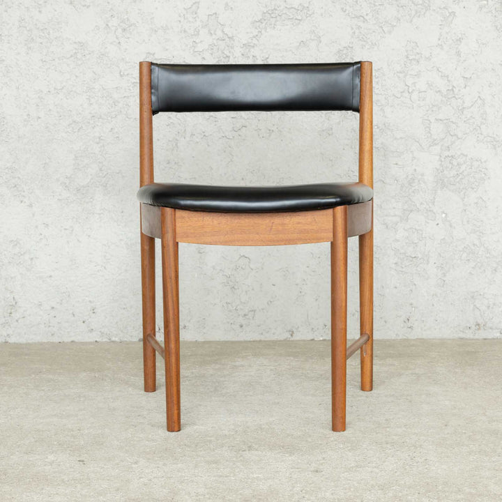 英国【A.H.MCINTOSH マッキントッシュ】ユニークな台形のフォルムが印象的 ダイニングチェア /22L-3[m]