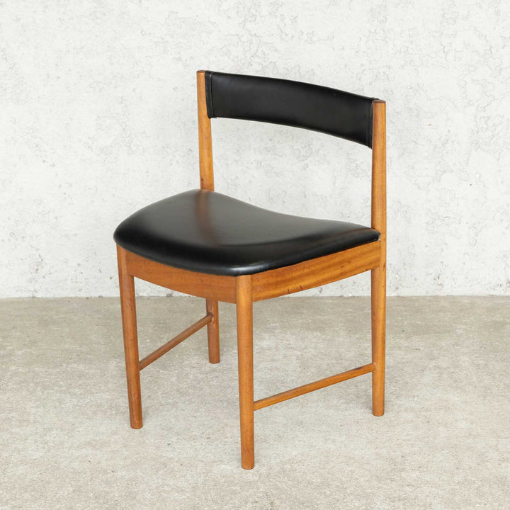 英国【A.H.MCINTOSH マッキントッシュ】ユニークな台形のフォルムが印象的 ダイニングチェア /22L-4[m]