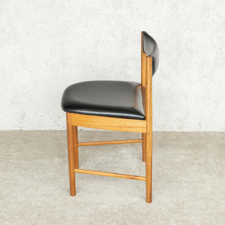 英国【A.H.MCINTOSH マッキントッシュ】ユニークな台形のフォルムが印象的 ダイニングチェア /22L-4[m]
