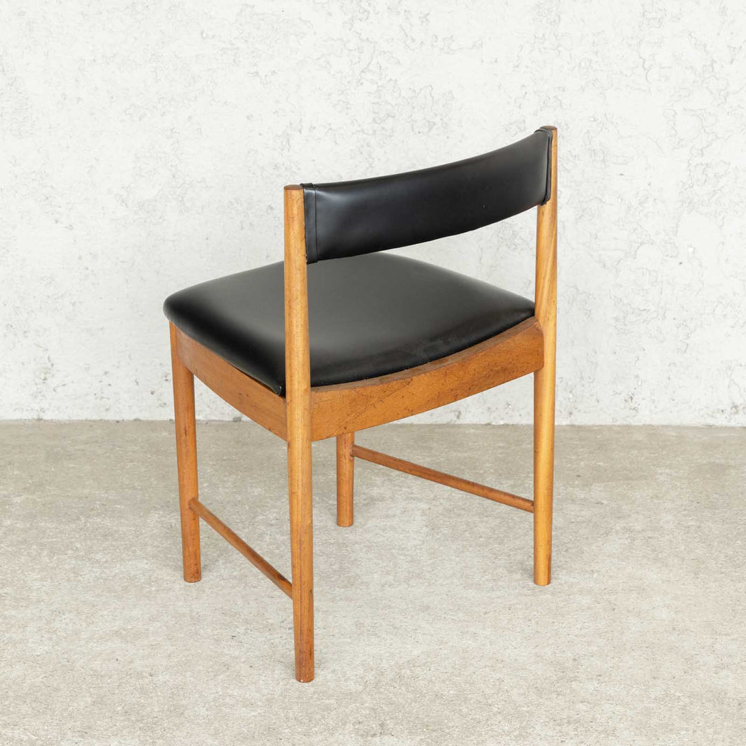 英国【A.H.MCINTOSH マッキントッシュ】ユニークな台形のフォルムが印象的 ダイニングチェア /22L-4[m]