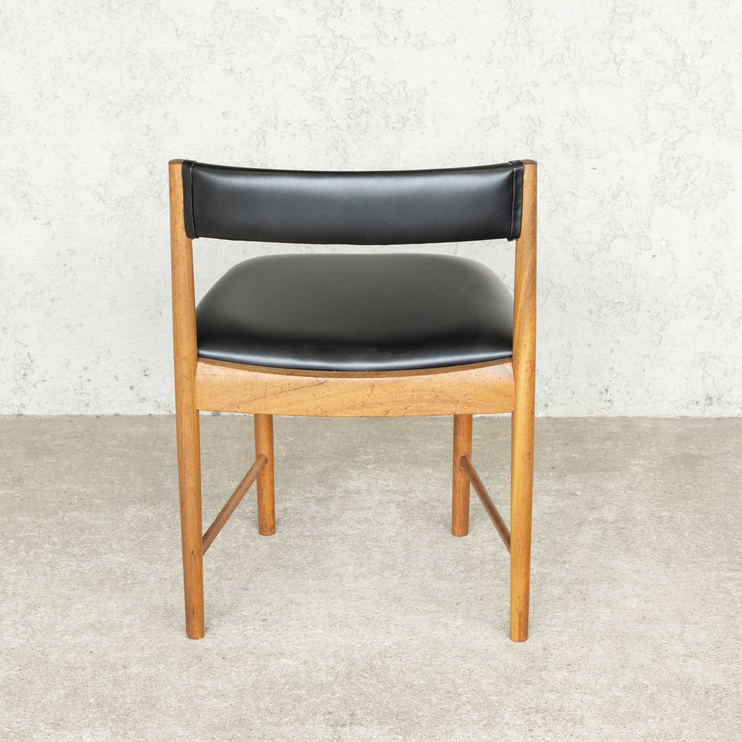 英国【A.H.MCINTOSH マッキントッシュ】ユニークな台形のフォルムが印象的 ダイニングチェア /22L-4[m]