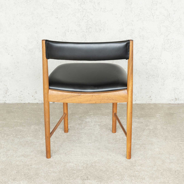 英国【A.H.MCINTOSH マッキントッシュ】ユニークな台形のフォルムが印象的 ダイニングチェア /22L-4[m]