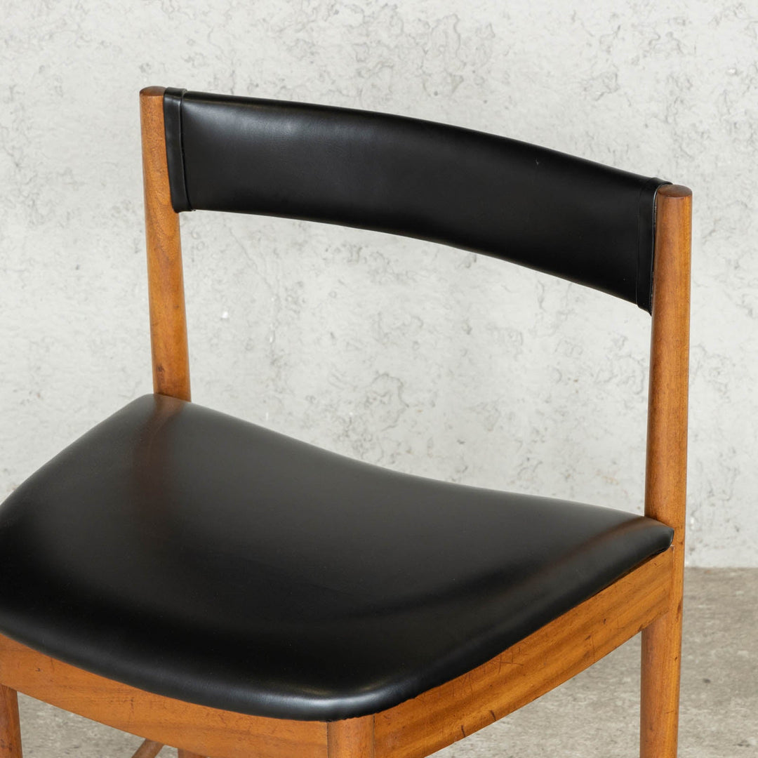 英国【A.H.MCINTOSH マッキントッシュ】ユニークな台形のフォルムが印象的 ダイニングチェア /22L-4[m]
