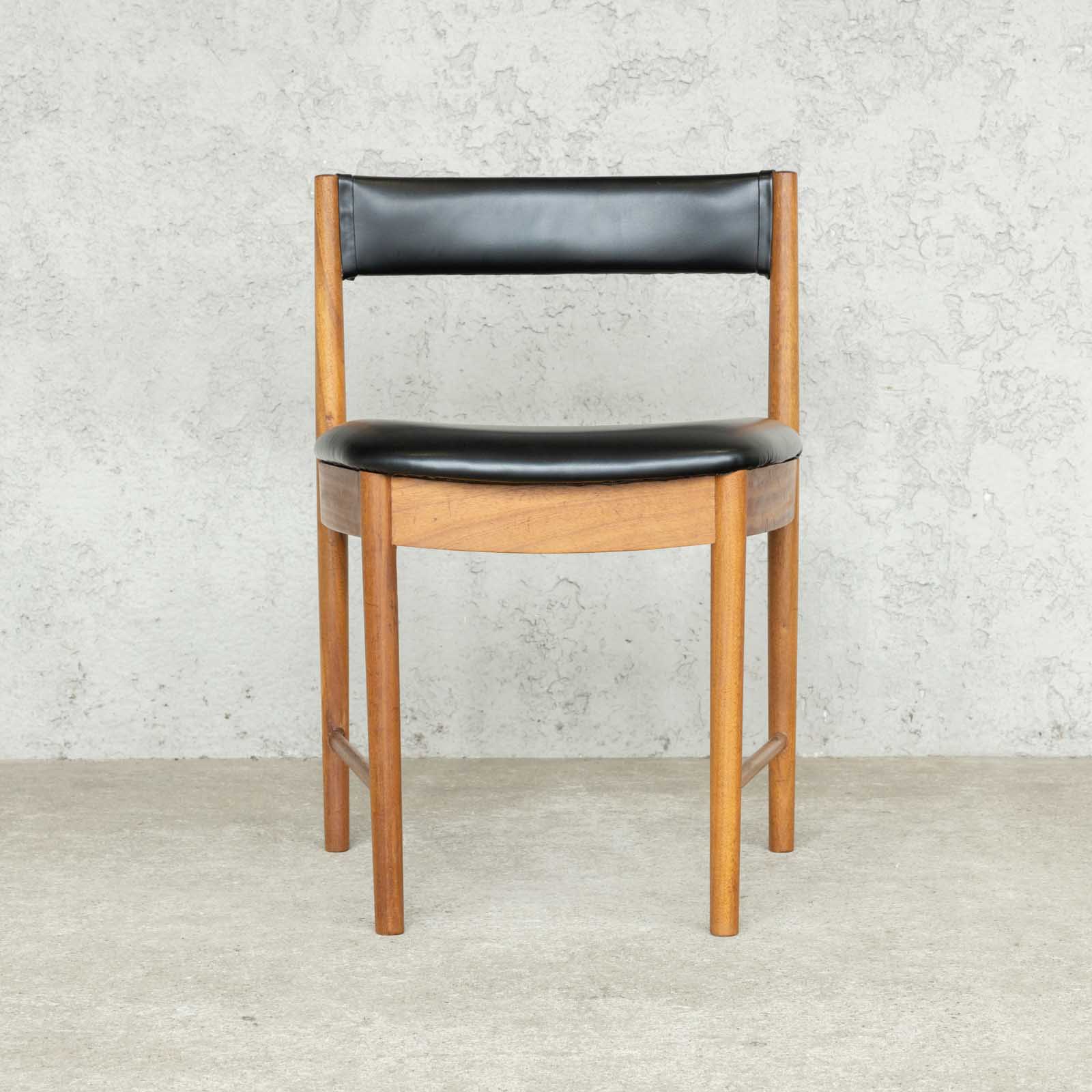 英国【A.H.MCINTOSH マッキントッシュ】ユニークな台形のフォルムが