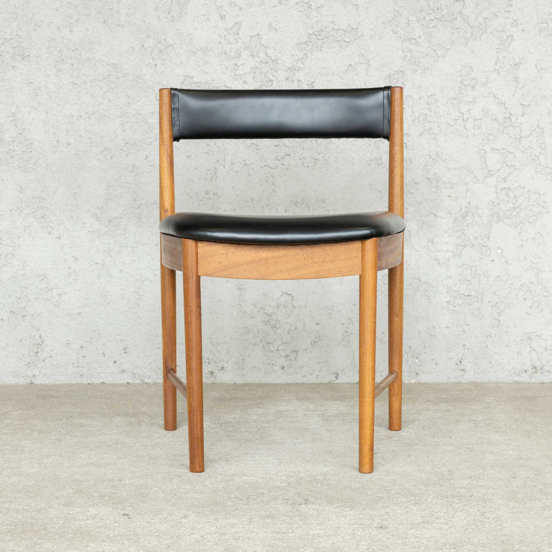 英国【A.H.MCINTOSH マッキントッシュ】ユニークな台形のフォルムが印象的 ダイニングチェア /22L-4[m]