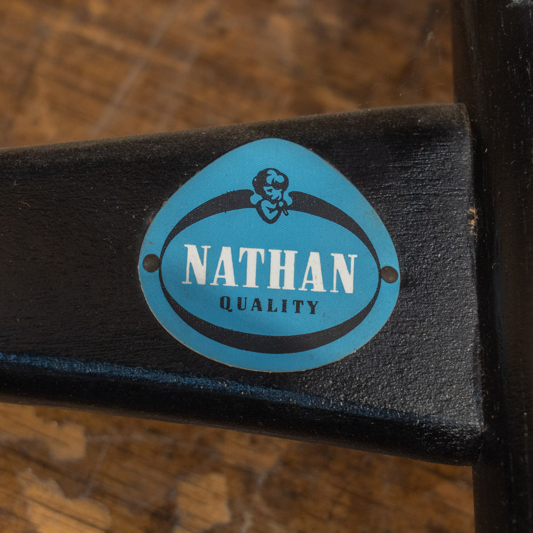 英国【Nathan ネイサン】白い座面と黒い脚のコントラストが目を惹く スツール /23B