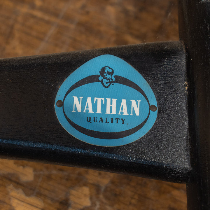 英国【Nathan ネイサン】白い座面と黒い脚のコントラストが目を惹く スツール /23B