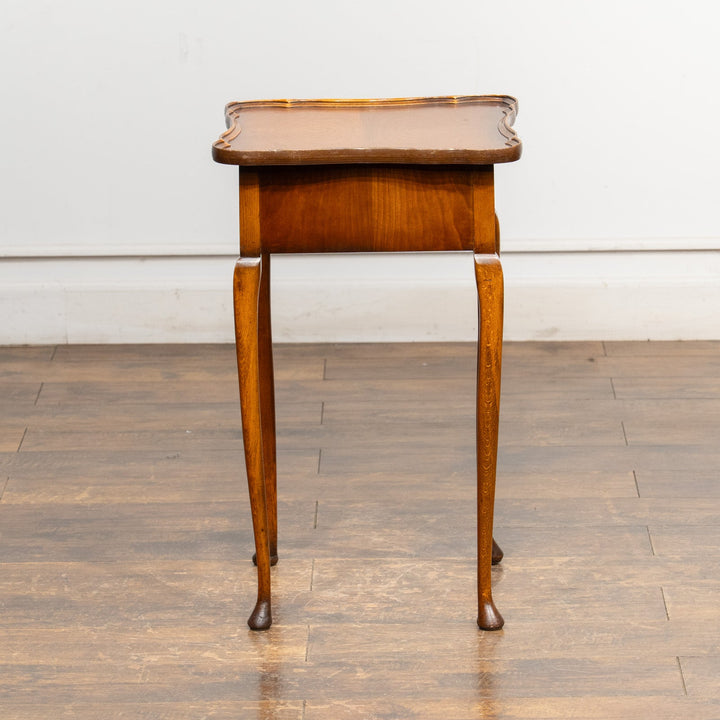 優雅な曲線の天板やカブリオールレッグが美しい ソーイングボックス付きテーブル