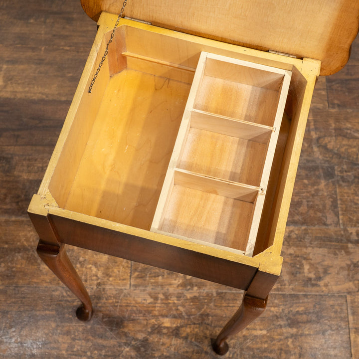 優雅な曲線の天板やカブリオールレッグが美しい ソーイングボックス付きテーブル