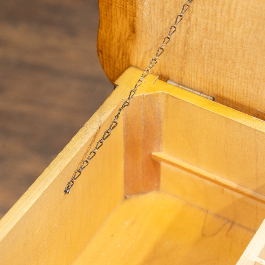 優雅な曲線の天板やカブリオールレッグが美しい ソーイングボックス付きテーブル