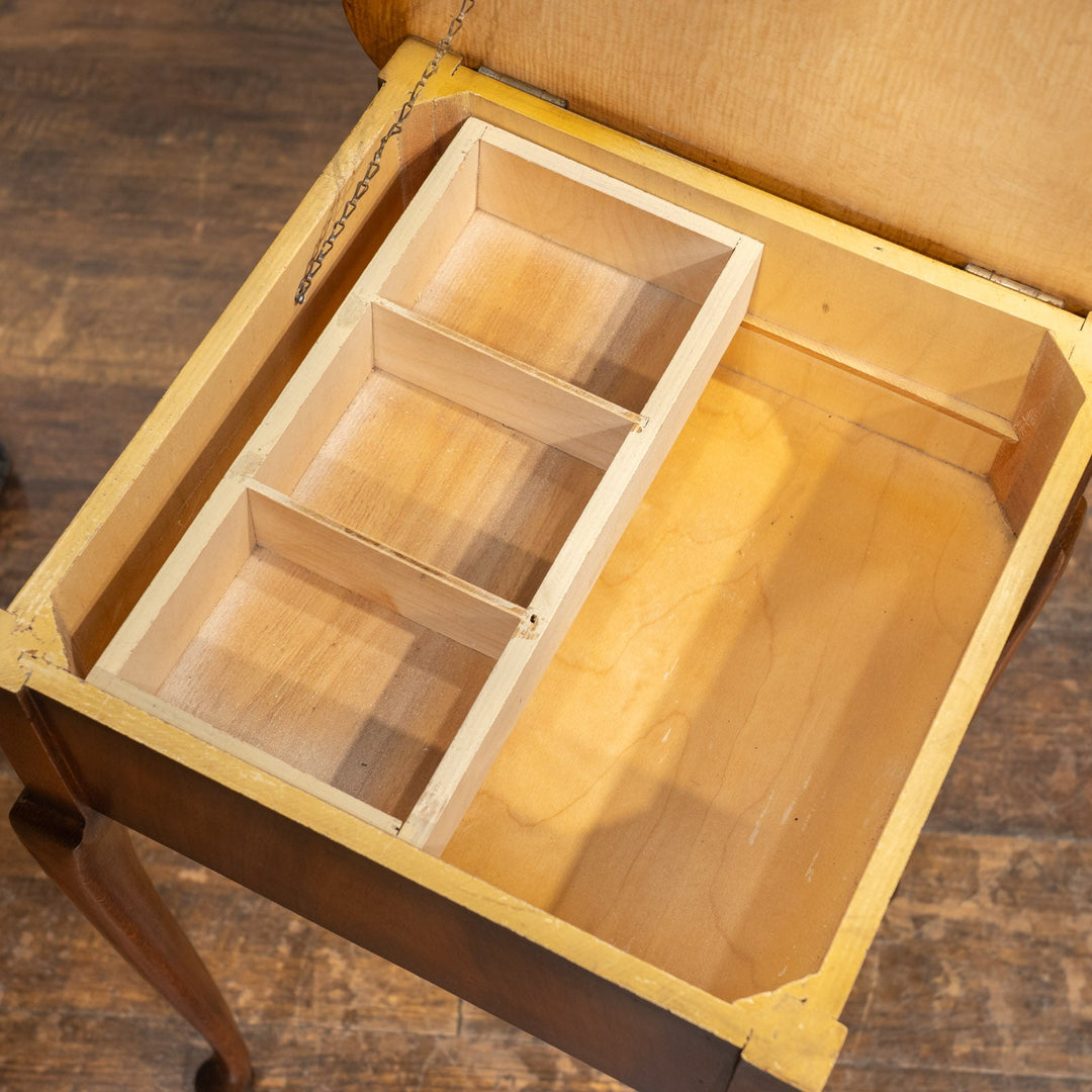 優雅な曲線の天板やカブリオールレッグが美しい ソーイングボックス付きテーブル