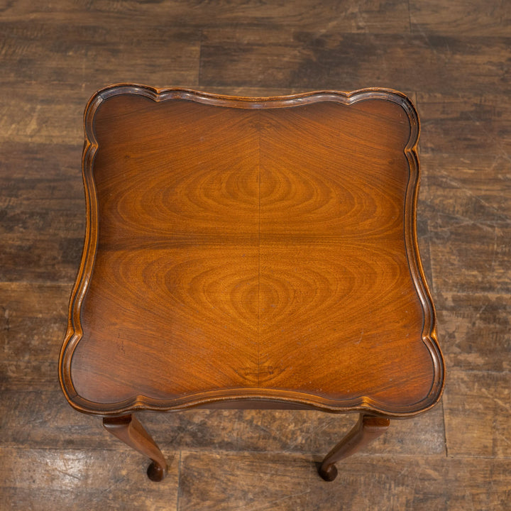 優雅な曲線の天板やカブリオールレッグが美しい ソーイングボックス付きテーブル