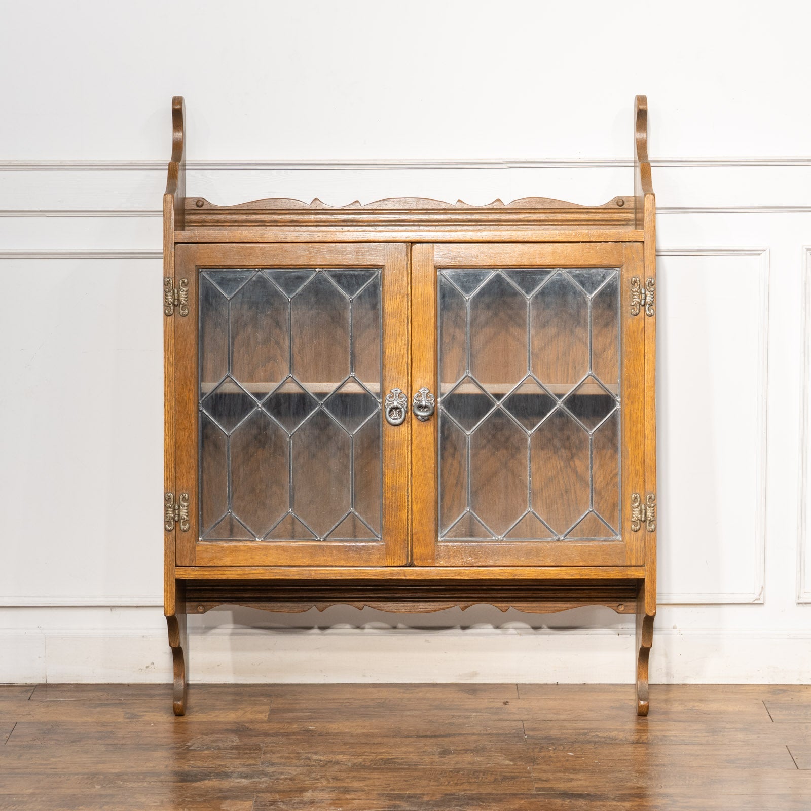 オールドチャーム　オーク　サイドボード　キャビネット　飾り棚　英国　アンティーク イギリスアンティーク家具 オールドチャーム ウォールキャビネット