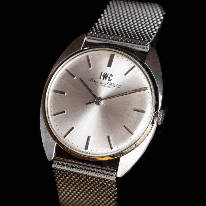 【IWC】シルバーで統一されたシンプルなデザイン シャフハウゼン 1960年代[m]