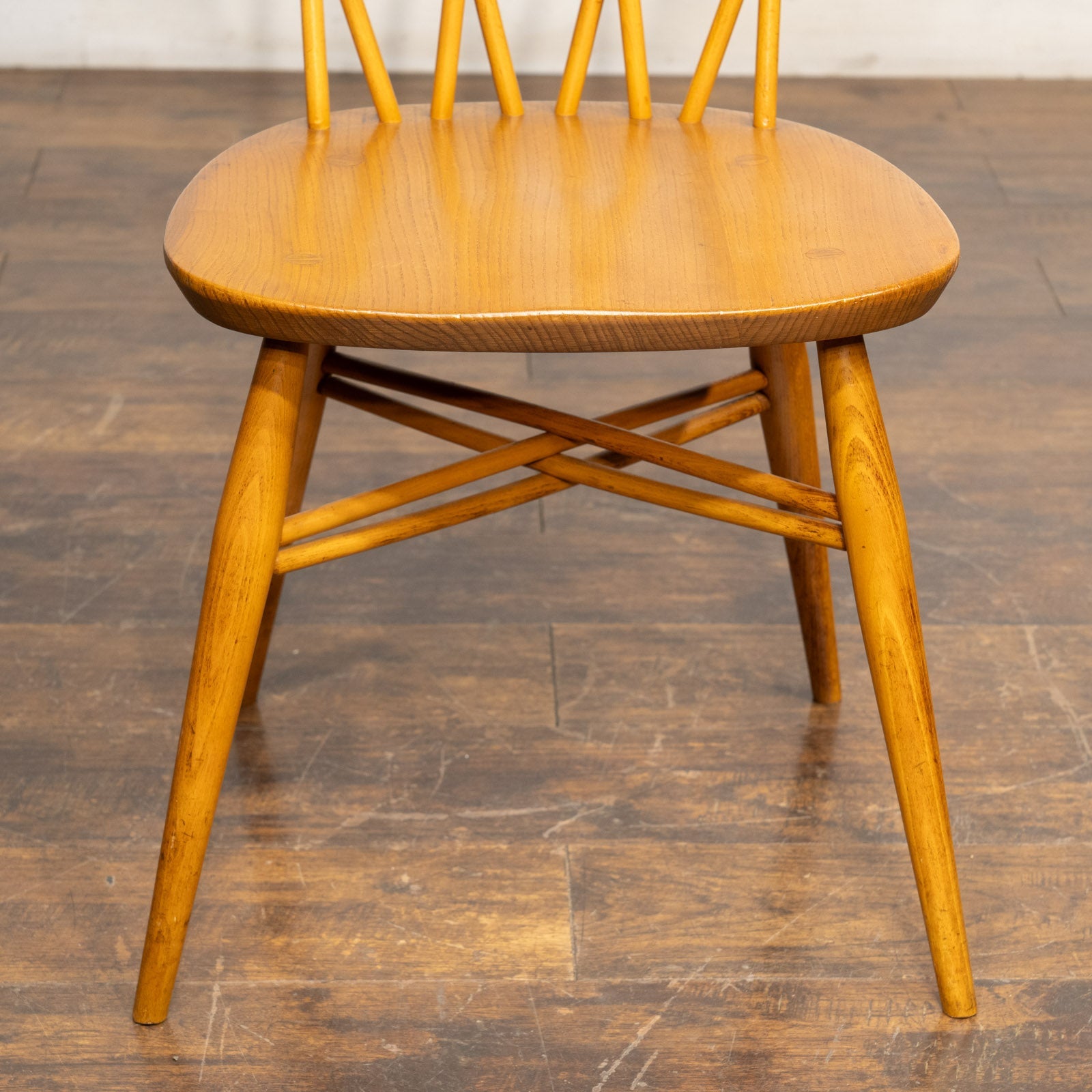 英国【ERCOL アーコール】エックスバックとも呼ばれる交差したスポーク