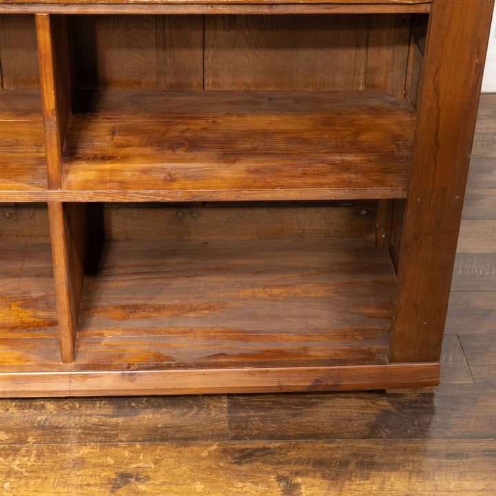 オークの質感が映えるシンプルモダンなフォルム  ショップカウンター /23C