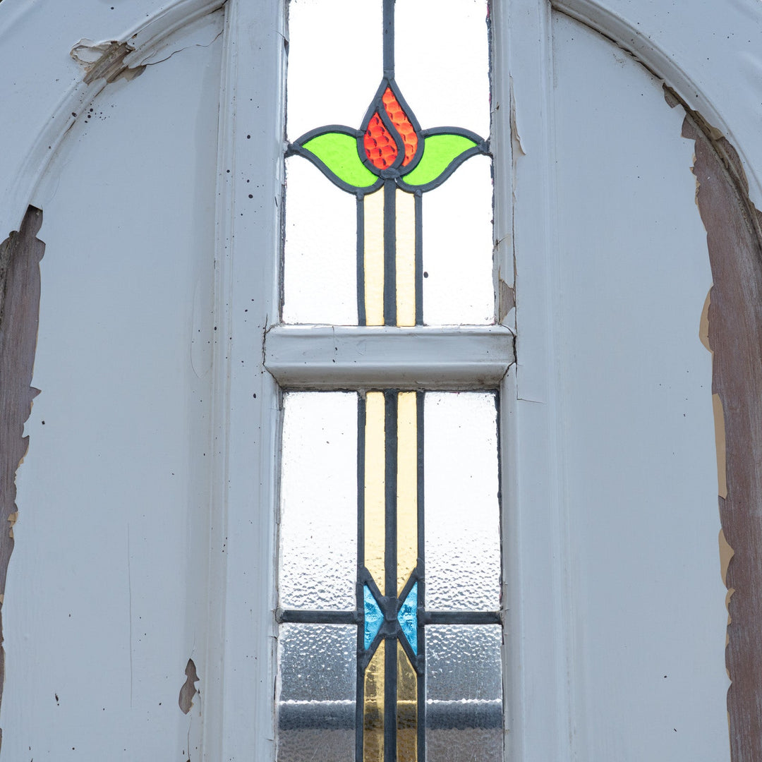 優雅なアーチのフォルムに表の赤と裏の白のペイントで印象が変わる ステンドグラス アンティークドア /23C
