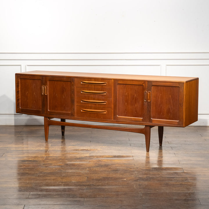 英国【G-PLAN ジープラン Fresco フレスコ】オイル仕上げのチーク材の質感が贅沢 サイドボード /23C-2