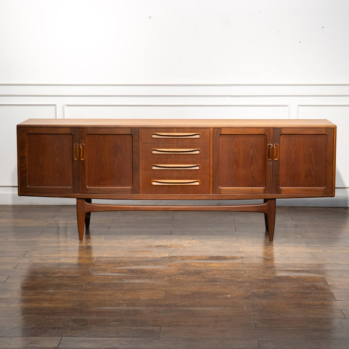 英国【G-PLAN ジープラン Fresco フレスコ】オイル仕上げのチーク材の質感が贅沢 サイドボード /23C-2