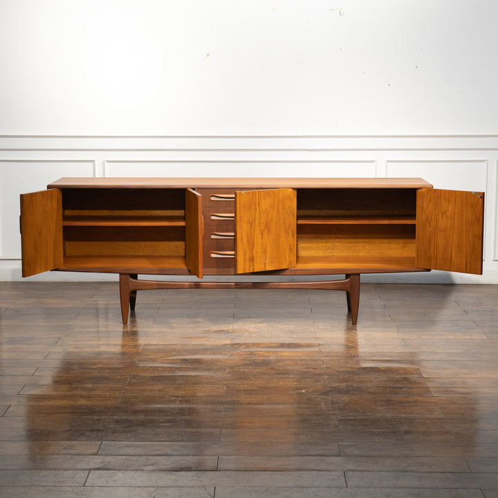 英国【G-PLAN ジープラン Fresco フレスコ】オイル仕上げのチーク材の質感が贅沢 サイドボード /23C-2