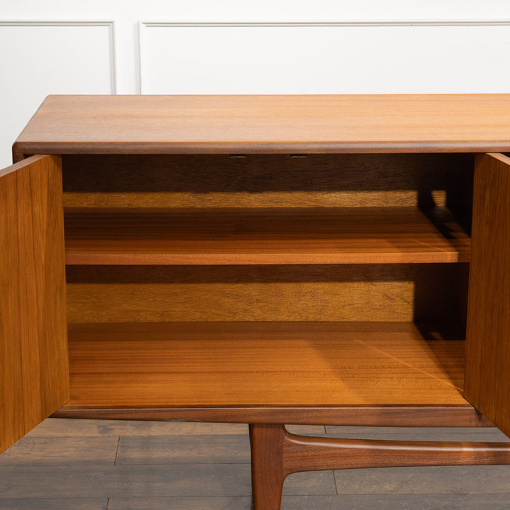 英国【G-PLAN ジープラン Fresco フレスコ】オイル仕上げのチーク材の質感が贅沢 サイドボード /23C-2