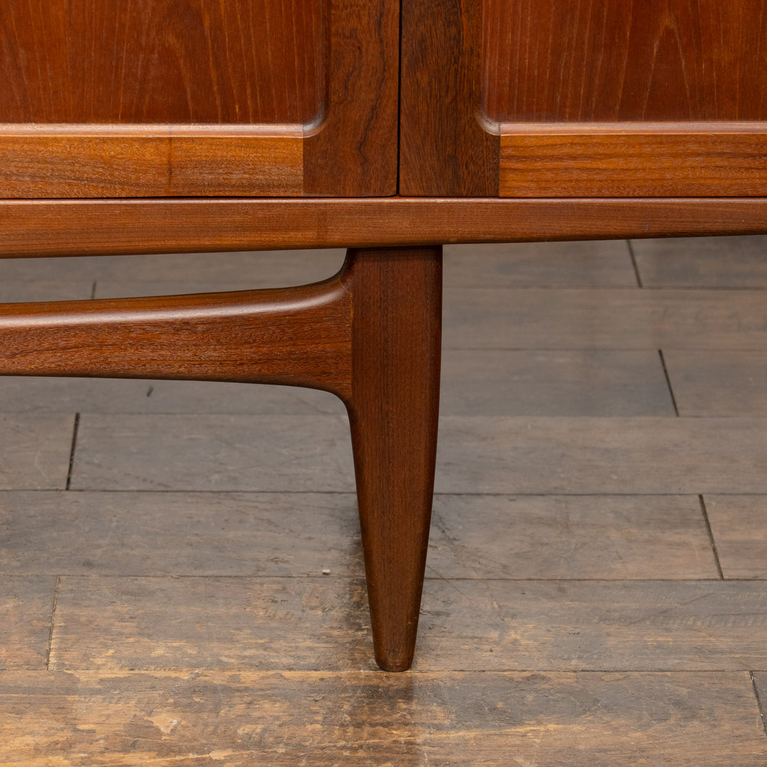 英国【G-PLAN ジープラン Fresco フレスコ】オイル仕上げのチーク材の質感が贅沢 サイドボード /23C-2