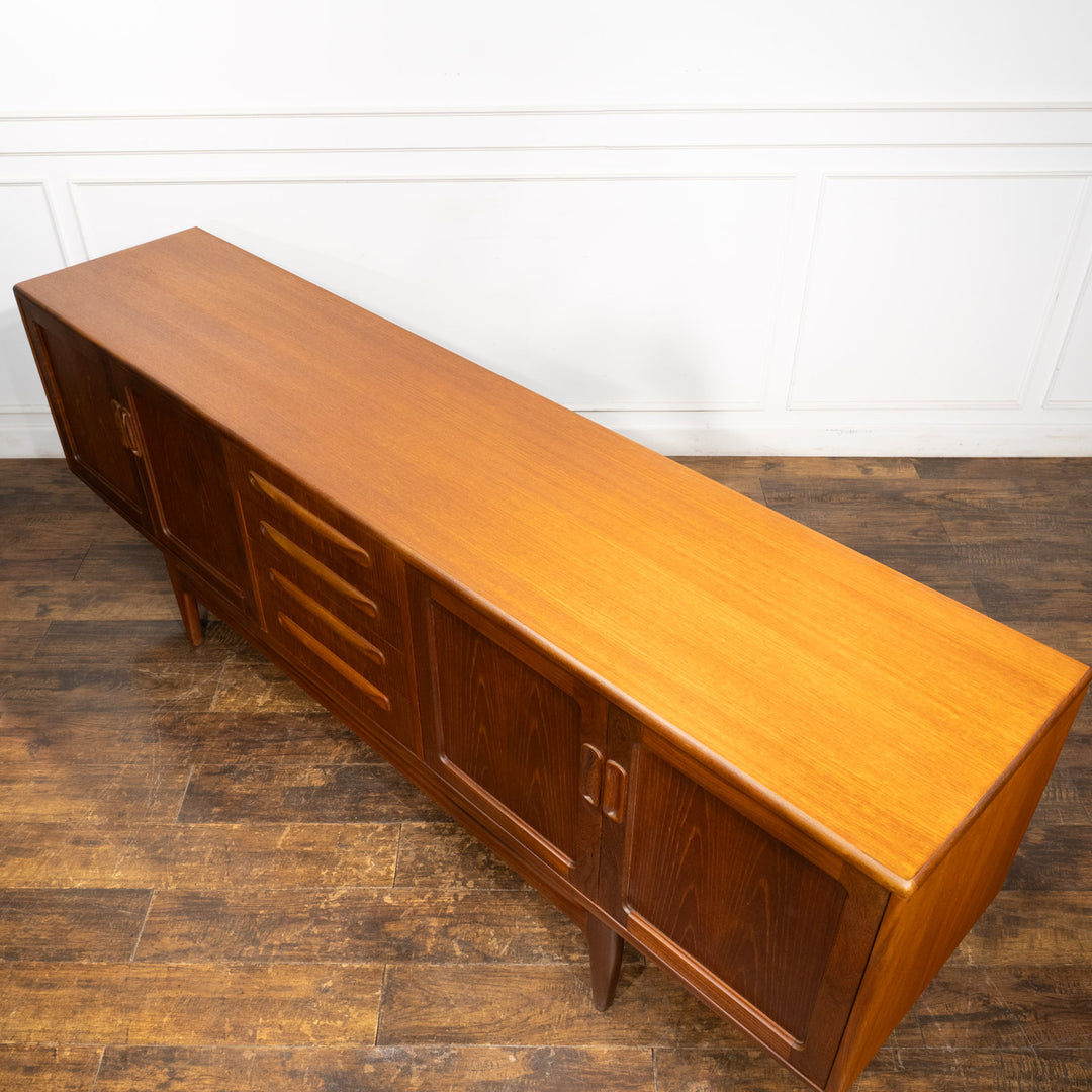 英国【G-PLAN ジープラン Fresco フレスコ】オイル仕上げのチーク材の質感が贅沢 サイドボード /23C-2