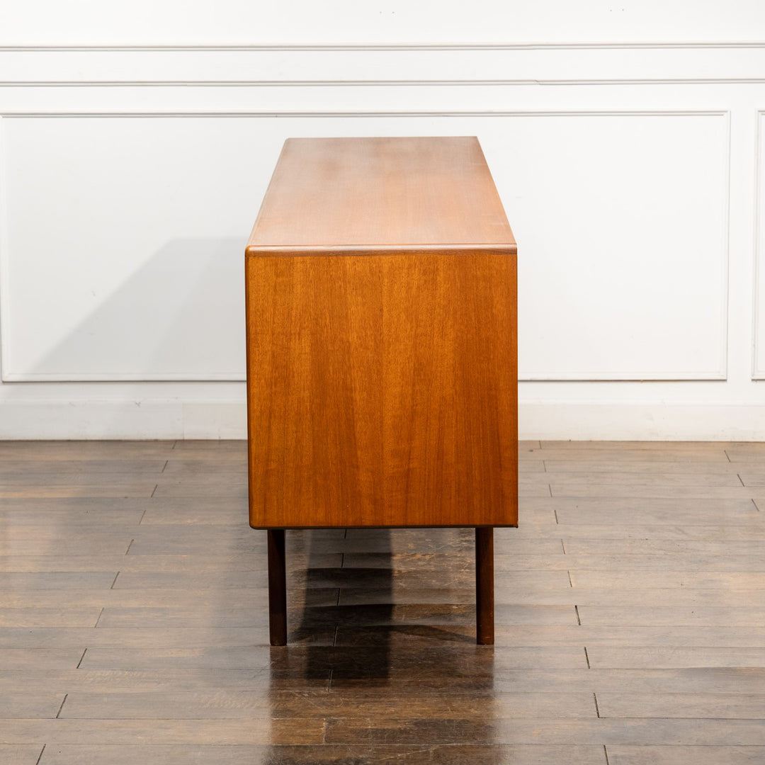 英国【G-PLAN ジープラン Fresco フレスコ】オイル仕上げのチーク材の質感が贅沢 サイドボード /23C-2