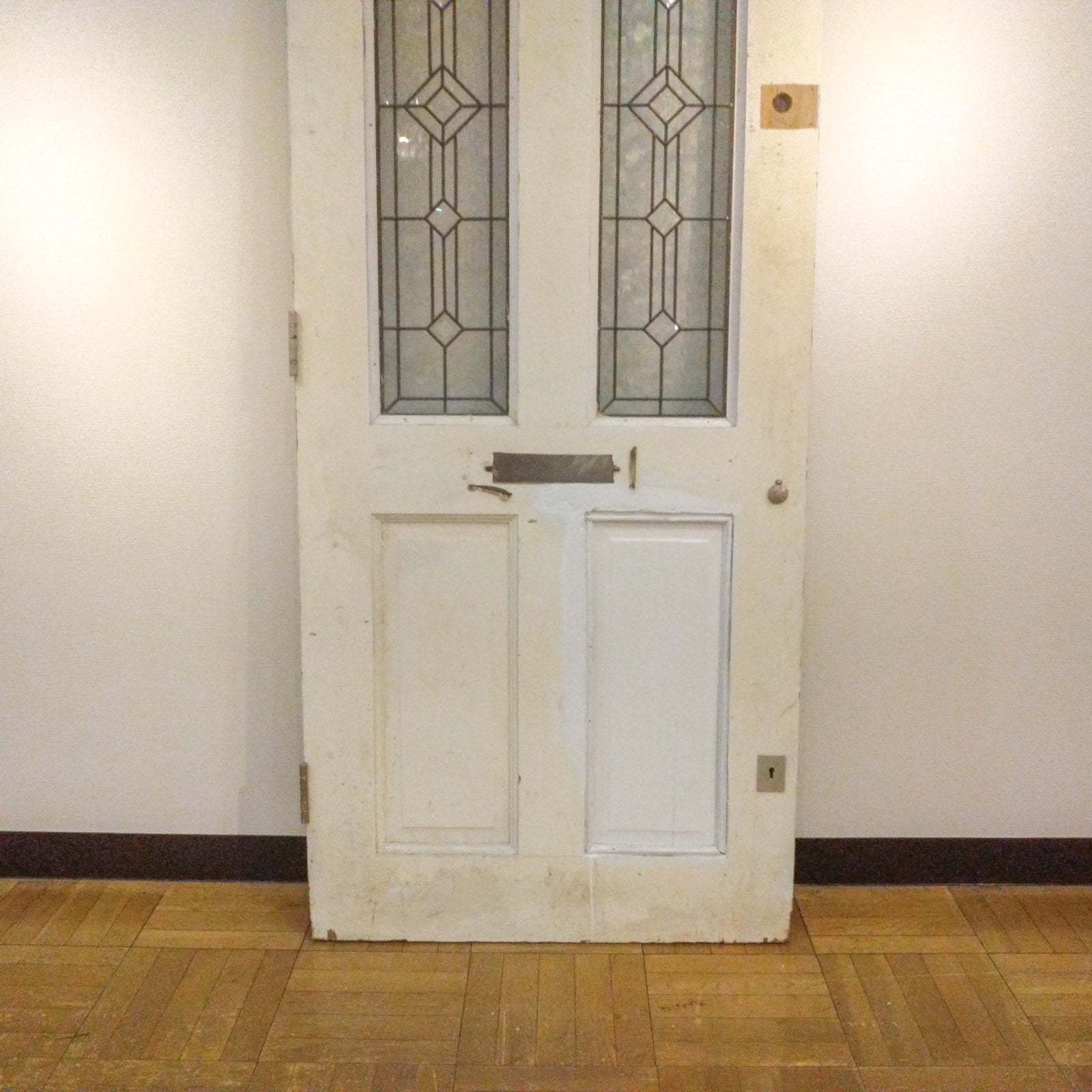 ステンドグラス　アンティーク　ドア ブラックとホワイトの違う装いが楽しめる ステンドグラス アンティーク