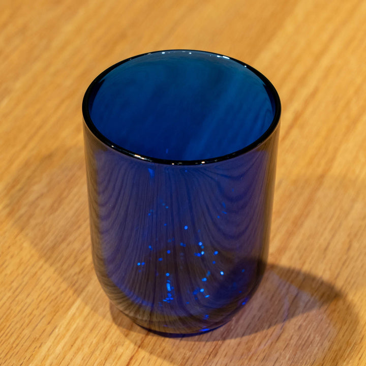 シンプルなフォルムにコバルトブルーの色味が美しい ガラス フラワーベース[m]