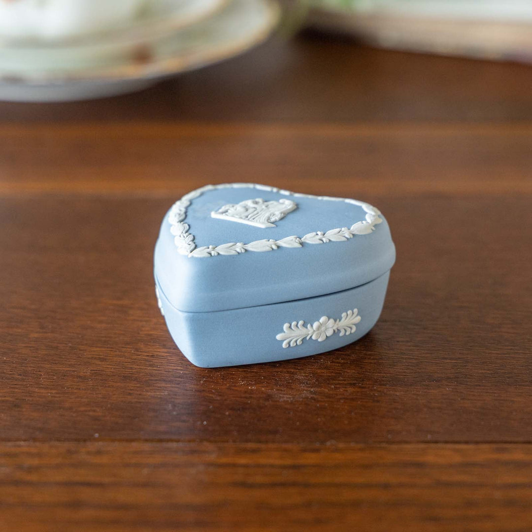 【WEDGWOOD ウェッジウッド Jasper ジャスパー】蓋付き小物入れ ハート型 トリンケットボックス ペールブルー /23D-3[m]