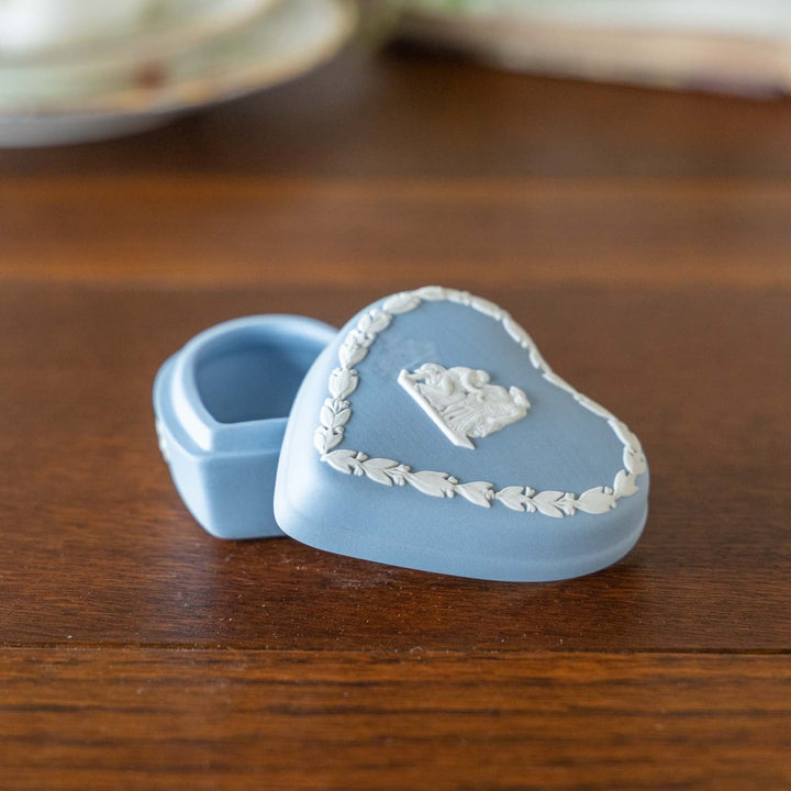 【WEDGWOOD ウェッジウッド Jasper ジャスパー】蓋付き小物入れ ハート型 トリンケットボックス ペールブルー /23D-3[m]